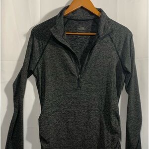 The North Face women’s Long Sleeve Pullover 1/4 Zip Medium